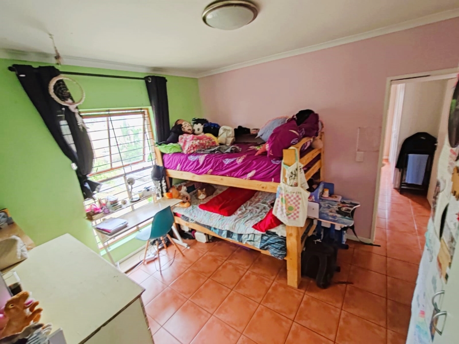 2 Bedroom Property for Sale in Uitzicht Western Cape